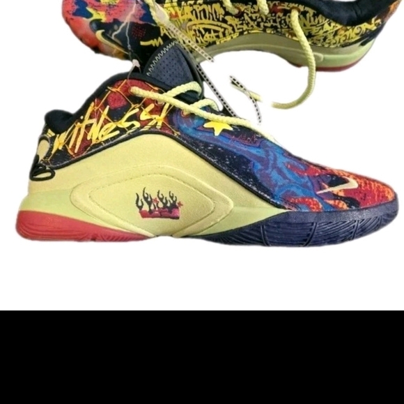 Nike LeBron 22 Bryce's World Sneakers Size 9.5 - Picture 2 of 15